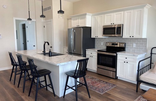 Sabula Apartment | The Pearl, Full Loft Apartment across from city Mississippi dock