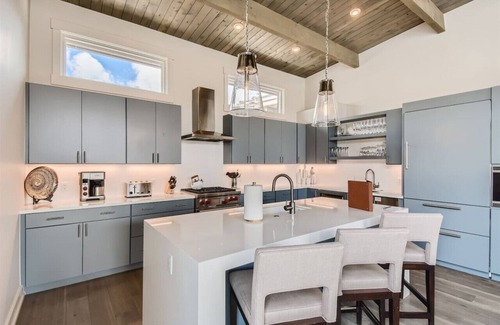 Silverthorne House | The Pearl - Luxury Mountain Home, Views, Swim Spa, Outdoor FirePit, EV Charger