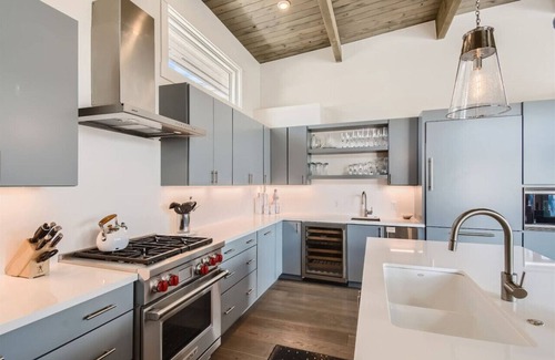 Silverthorne House | The Pearl - Luxury Mountain Home, Views, Swim Spa, Outdoor FirePit, EV Charger