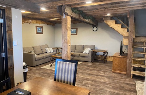 Luverne House | The Pedaler's Rest Retreat - Lakeside Tiny Home for 8 guests