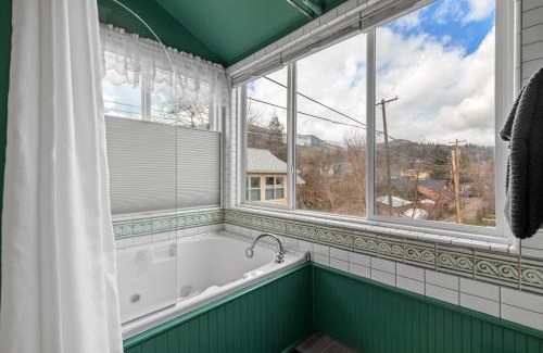 Historic Railroad District Hotel | The Peerless Hotel