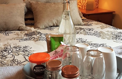 Tacolneston Bed & Breakfast | The Pelican Guesthouse