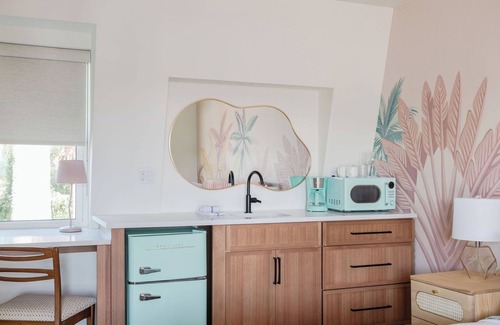 Vilano Beach Hotel | The Pelican King Studio -5 min walk to beach!