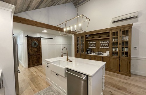 North Conway Condo | THE PENTHOUSE at Cranmore Mt. Resort, N. Conway, 4-season pool, near Story Land!