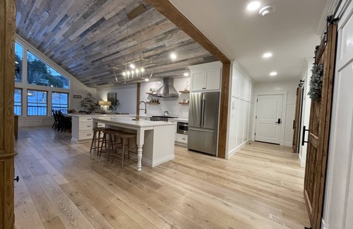 North Conway Condo | THE PENTHOUSE at Cranmore Mt. Resort, N. Conway, 4-season pool, near Story Land!