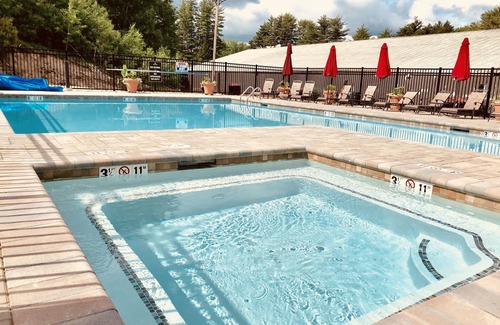 North Conway Condo | THE PENTHOUSE at Cranmore Mt. Resort, N. Conway, 4-season pool, near Story Land!