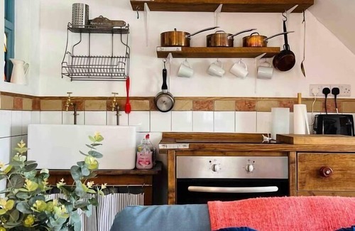 Lympstone Cottage | The Pepper Pot Sleeps 4 Sunlit Garden