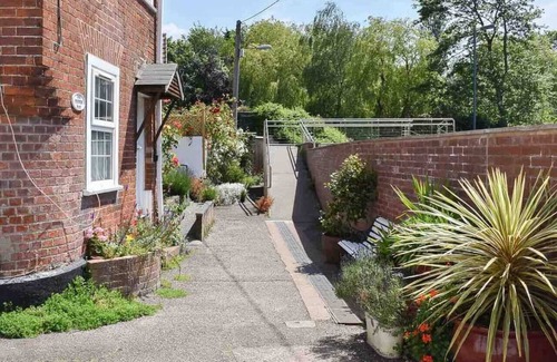 Lympstone Cottage | The Pepper Pot Sleeps 4 Sunlit Garden