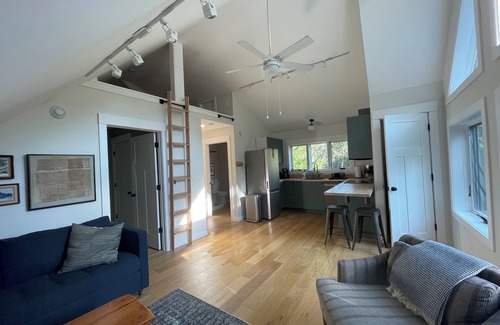 Tenants Harbor House | The Perch - A cozy cottage minutes from Tenants Harbor, with water access!