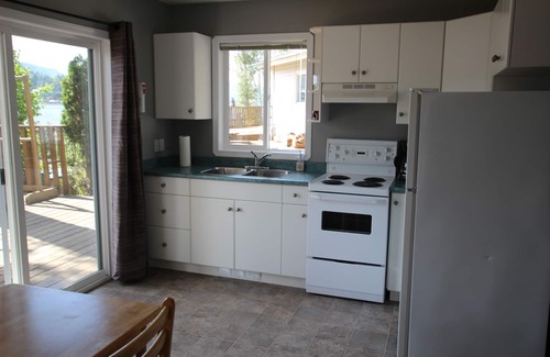 Blind Bay Cabin | The Perch is a cozy cabin at Blind Bay Hideaway on the beautiful sunny Shuswap