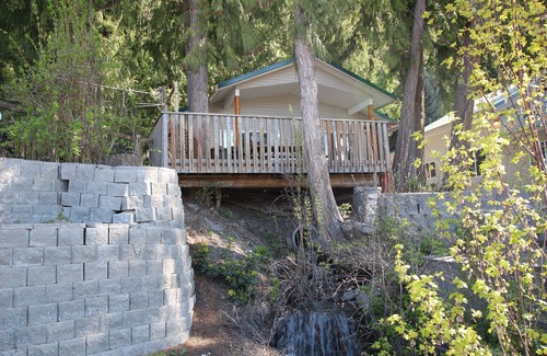 Blind Bay Cabin | The Perch is a cozy cabin at Blind Bay Hideaway on the beautiful sunny Shuswap