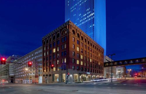 Downtown Omaha Hotel | The Peregrine Omaha Downtown Curio Collection By Hilton
