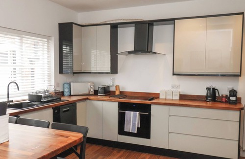 Flamborough House | THE PHEASANTRY, pet friendly, with hot tub in Flamborough