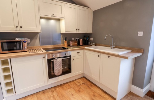 Scarborough Cottage | THE PHEASANTRY, pet friendly, with hot tub in Seamer, North Yorkshire