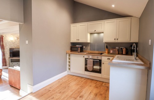 Scarborough Cottage | THE PHEASANTRY, pet friendly, with hot tub in Seamer, North Yorkshire