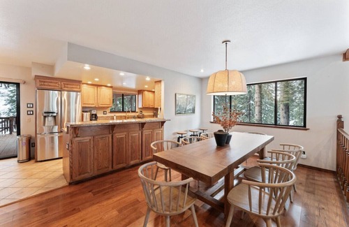 Kingswood Estates House | The Pinecrest Retreat