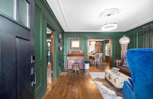 Clarksville House | The Pink and Old Clarksville House - Alpha Link Homes