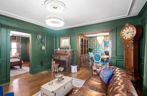 Clarksville House | The Pink and Old Clarksville House - Alpha Link Homes