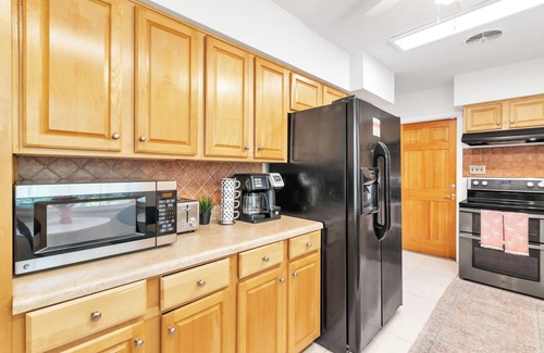 Clearwater Villa | The Pink Flamingo! Perfect for Bachelorettes! Heated Pool, Close to Beaches