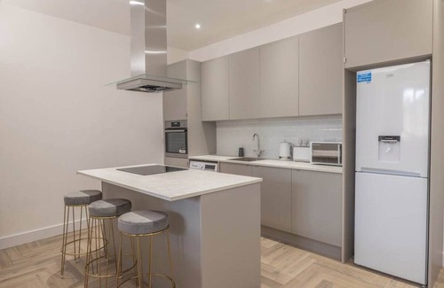 Oadby Apartment | The Pocklington - The Magistrate's suite (Flat 10)