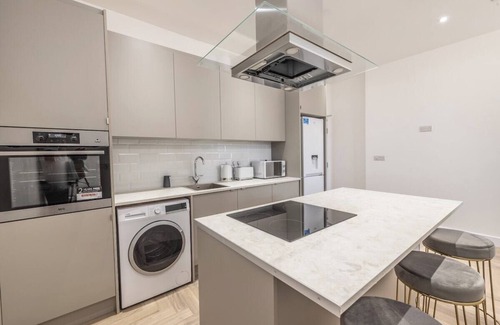 Oadby Apartment | The Pocklington - The Magistrate's suite (Flat 10)