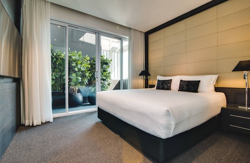 Kangaroo Point Hotel | The Point Brisbane Hotel