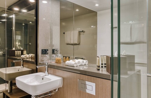 Kangaroo Point Hotel | The Point Brisbane Hotel