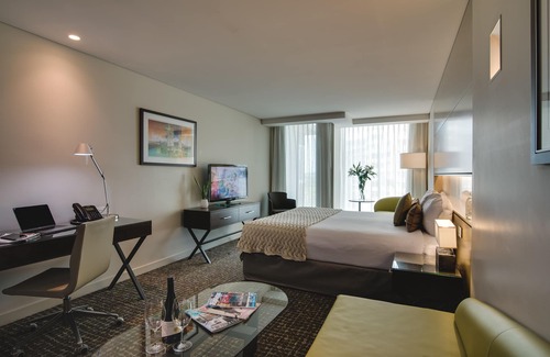 Kangaroo Point Hotel | The Point Brisbane Hotel