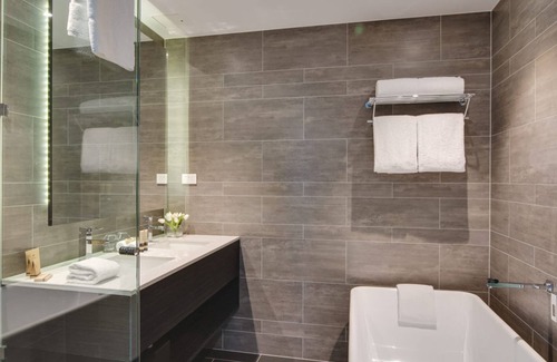 Kangaroo Point Hotel | The Point Brisbane Hotel