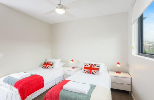 Kangaroo Point Apartment | The Point of the Kangaroo - Executive 2BR Kangaroo Point Apartment with Spacious Open Plan Living