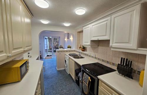 Crawley House | The Pond House