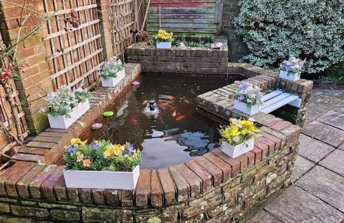 Crawley House | The Pond House