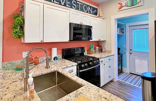 Galveston House | The Poolside Bungalow