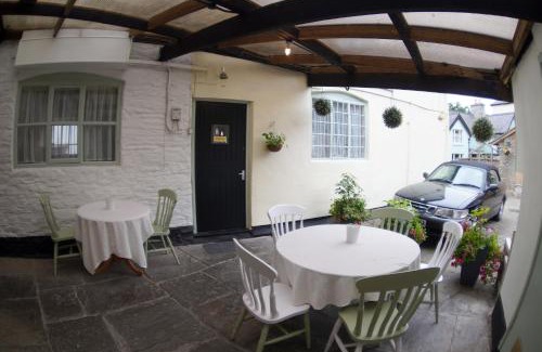 Bishops Castle House | The Poppy House