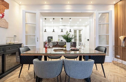 Palace District Apartment | The Prestige L’Or Suite 4-BDR with two balcony