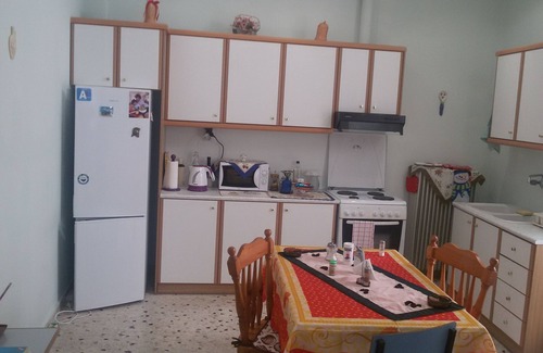 Nikaia House | The Pretty Bow - To Fiogaki