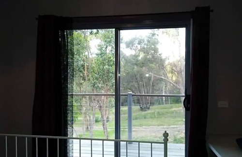 Hepburn Springs House | The Purple House - corner spa, views and wildlife in tranquil Hepburn Springs