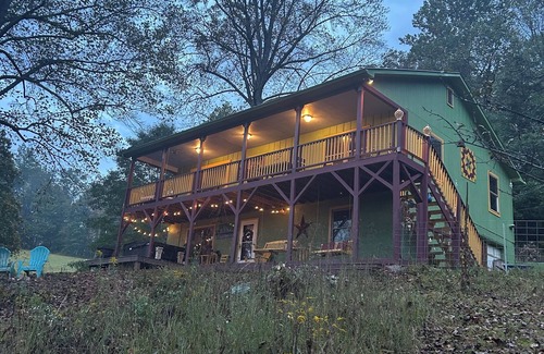 Burnsville House | The Queen of Hearts House: An Eclectic, Rustic & Royal Wonderland