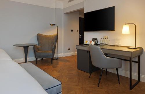 Leeds City Center Hotel | The Queens Hotel