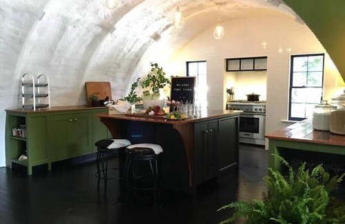 Tiverton House | The Quonset - Large Unique home 1 mile to beach