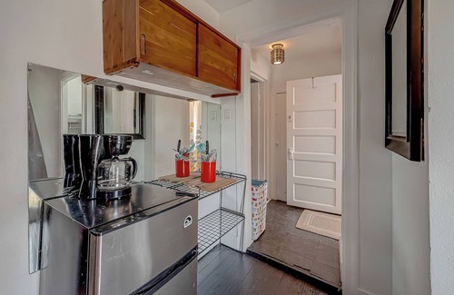 Washington Ave./ Memorial Park House | The Red Door - Charming 1-bdrm cottage in the very popular Washington corridor!