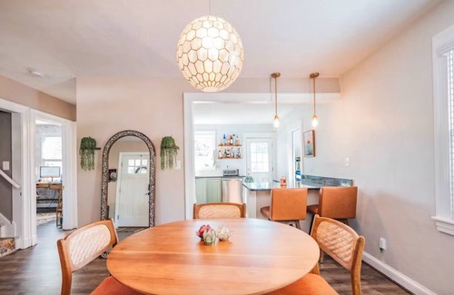 Annapolis Cottage | The Red Door Cottage in Eastport - Pet-Friendly!