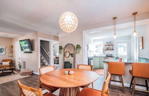 Annapolis Cottage | The Red Door Cottage in Eastport - Pet-Friendly!