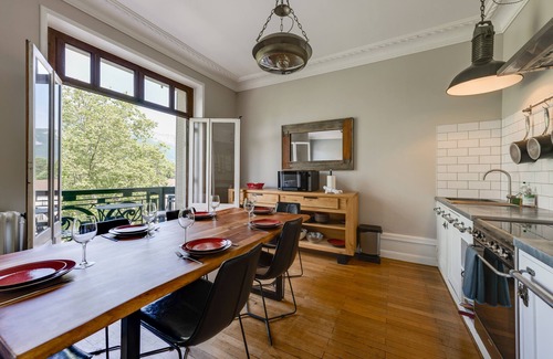 Annecy Old Town Apartment | The Red Heart of Annecy - Beautiful apartment for 4 people