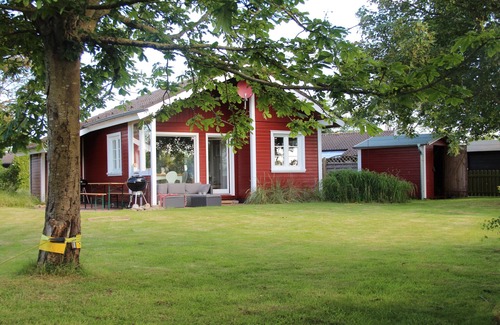 Simonsberg House | The Red House behind the Deich