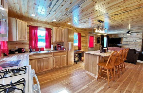 St Ignace House | The Red Pine in St. Ignace