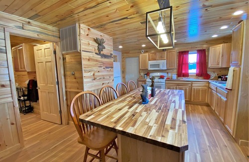 St Ignace House | The Red Pine in St. Ignace