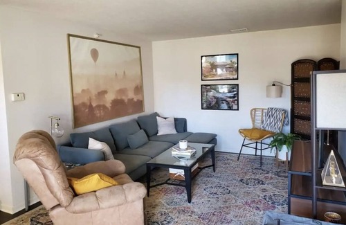 Oxford Apartment | The Redhawk Hideaway: Charming 2BR Condo near Miami Univ in Oxford! Book now!