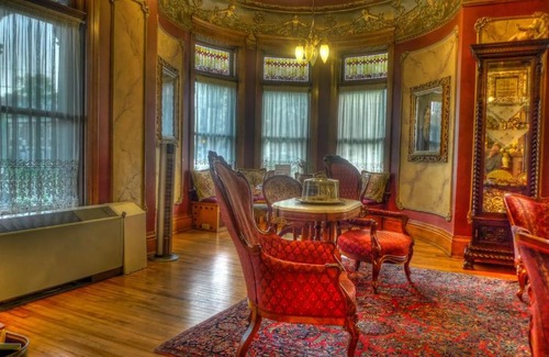 Dubuque Bed & Breakfast | The Redstone Inn and Suites