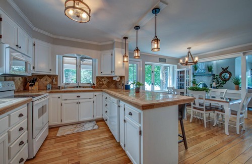 Belmont House | The Regatta-Waterfront Gem with Breathtaking Views & Guest House